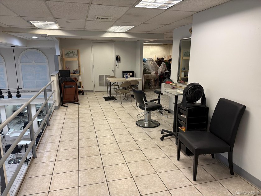 Established Salon Space - Prime Glen Cove Location Rare - photo 9