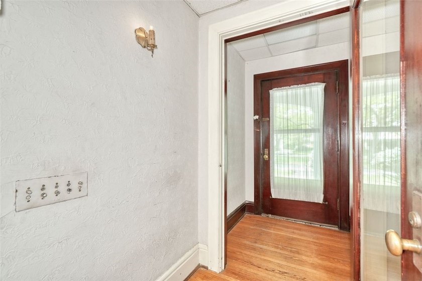 Welcome to Historic Seneca Parkway, also known as *Judges Row.* - photo 7