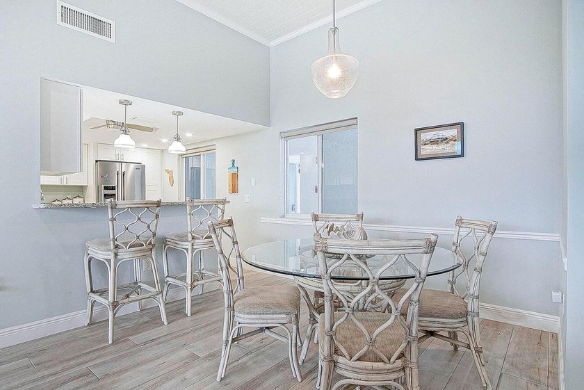 Fabulous ocean &amp; sunset views!! Beautiful 2-bedroom 2-bath - photo 11