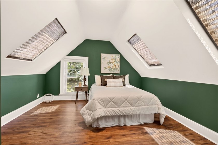 Welcome to this picture-perfect Colonial in the heart of the - photo 19