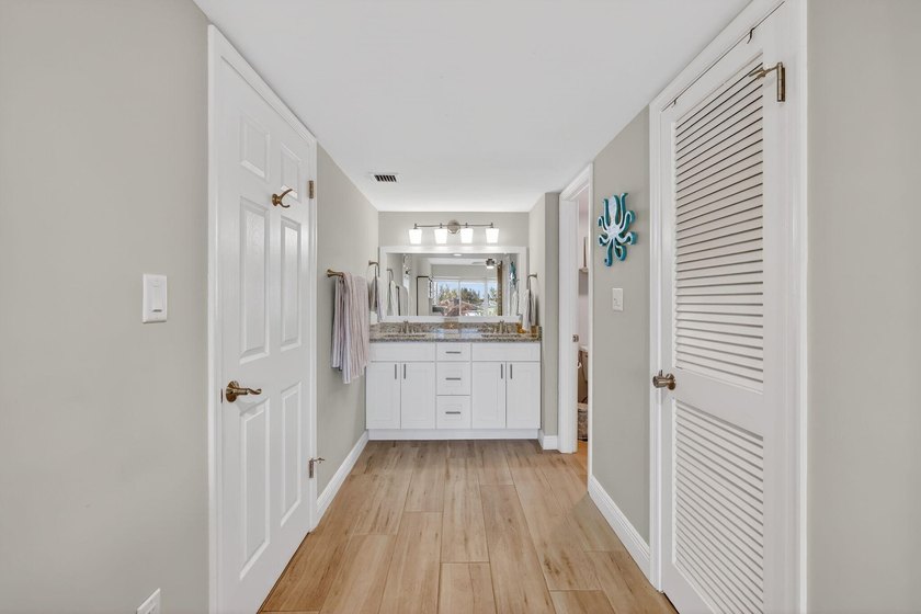 Fabulous ocean &amp; sunset views!! Beautiful 2-bedroom 2-bath - photo 19