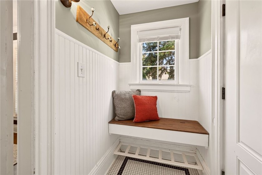 Welcome to this picture-perfect Colonial in the heart of the - photo 22