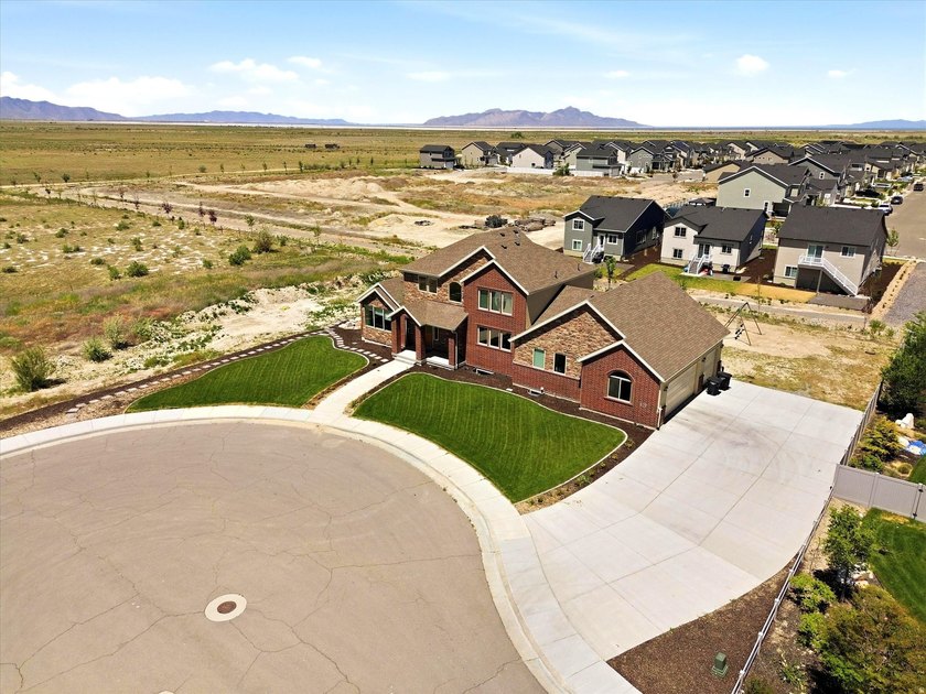$50,000 PRICE REDUCTION!!! SELLER IS ALSO OFFERING $8,000 toward - photo 36