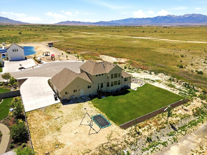 $50,000 PRICE REDUCTION!!! SELLER IS ALSO OFFERING $8,000 toward - photo 37