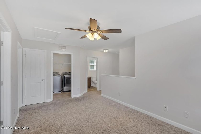 Welcome to this beautiful 3 bedroom, 2.5 bathroom home with an - photo 11