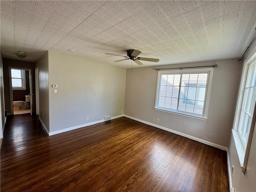 Welcome to 347 Stillwell Avenue, a charming Village of Kenmore - photo 12