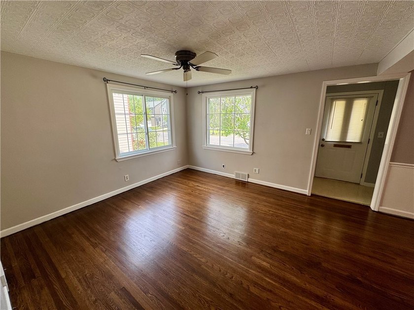 Welcome to 347 Stillwell Avenue, a charming Village of Kenmore - photo 13