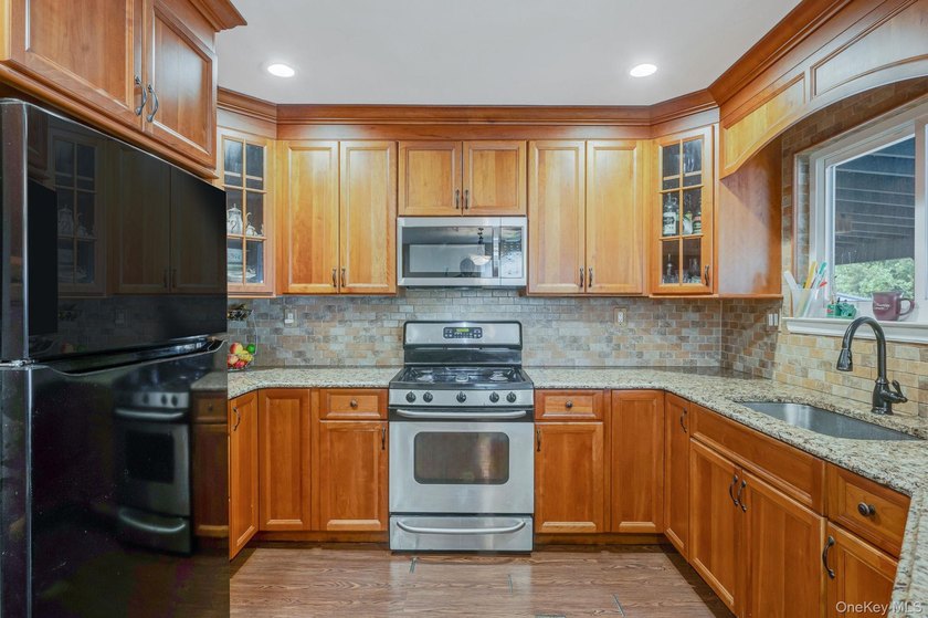 This is the kind of home that gives you options from the moment - photo 13