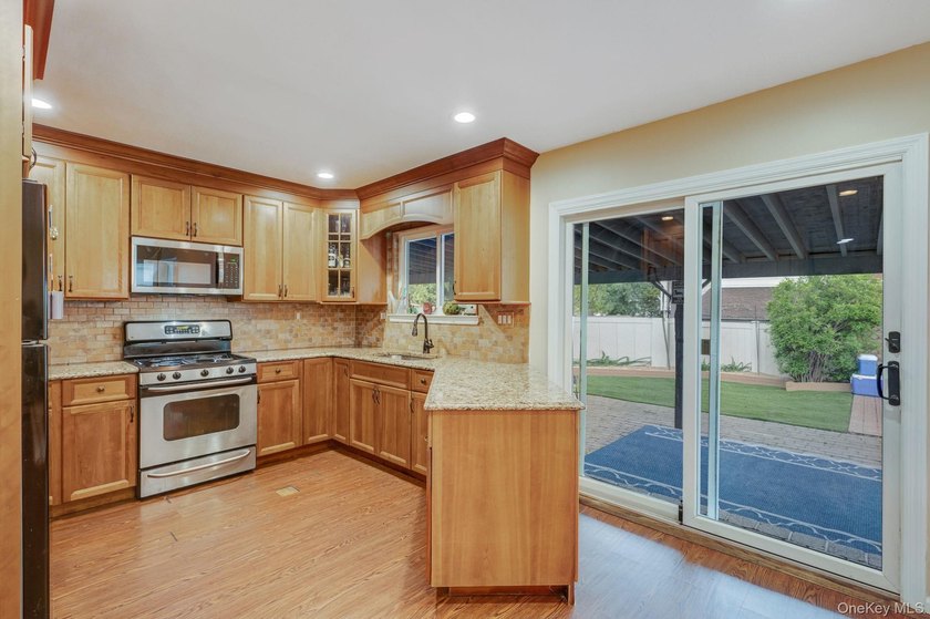 This is the kind of home that gives you options from the moment - photo 14