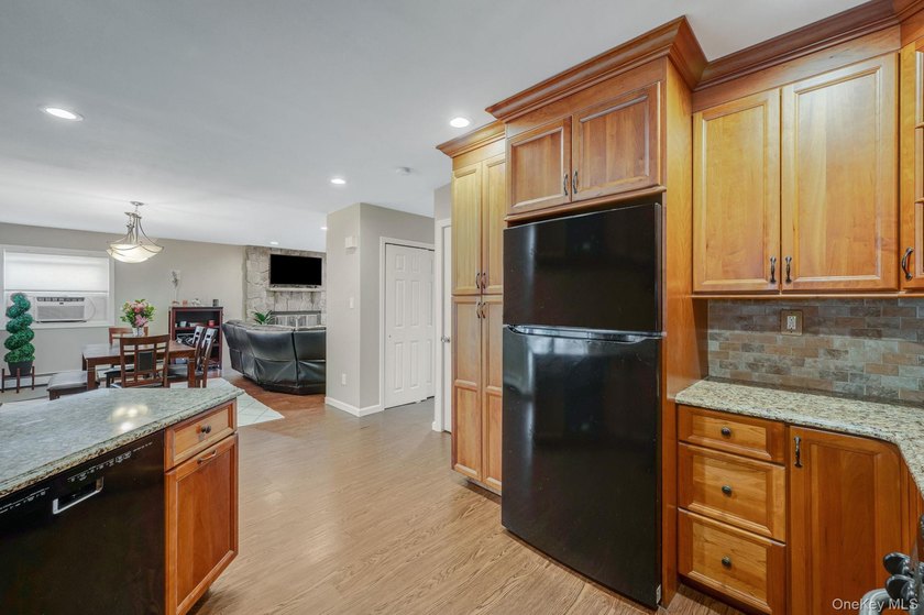 This is the kind of home that gives you options from the moment - photo 15