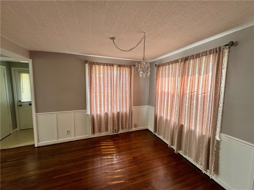 Welcome to 347 Stillwell Avenue, a charming Village of Kenmore - photo 18