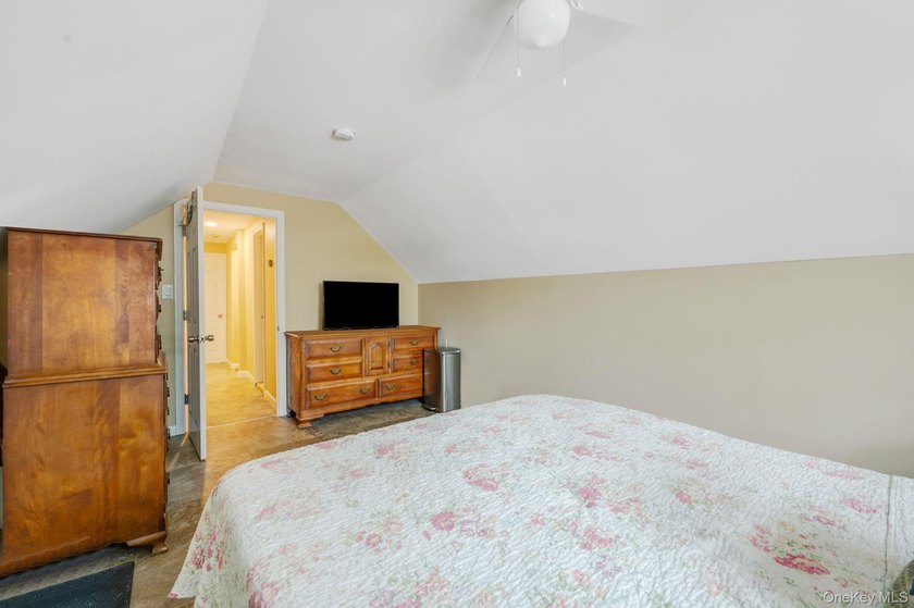 This is the kind of home that gives you options from the moment - photo 22