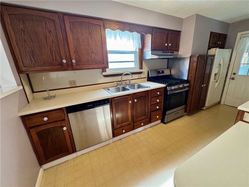 Welcome to 347 Stillwell Avenue, a charming Village of Kenmore - photo 23