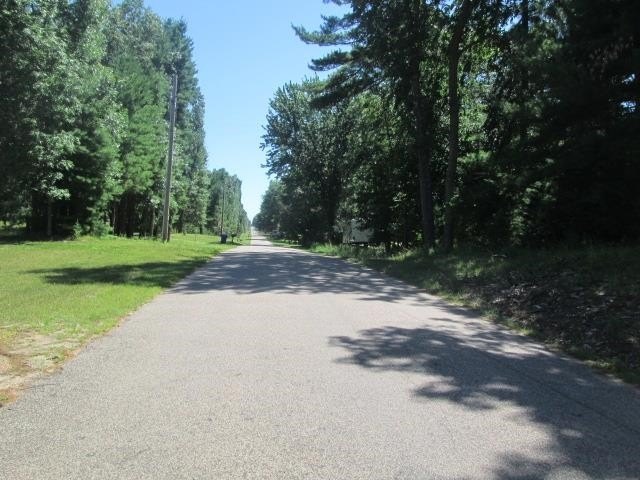 Escape to the beautiful lake view in this spacious 3 BR, 2 Bath - photo 24