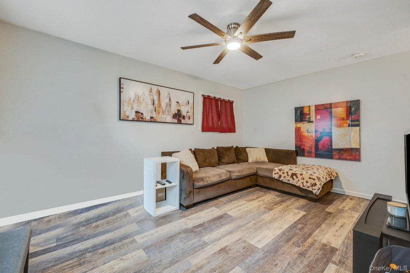 This is the kind of home that gives you options from the moment - photo 25