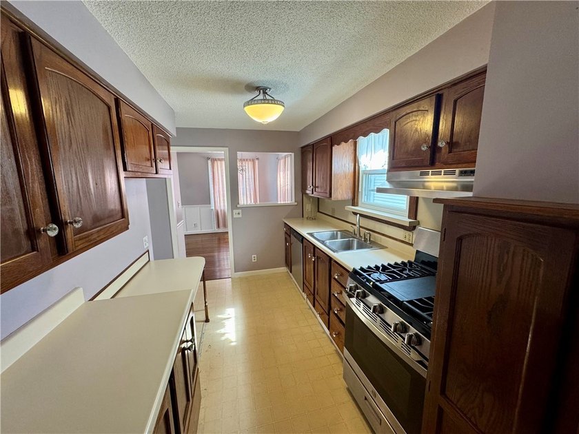 Welcome to 347 Stillwell Avenue, a charming Village of Kenmore - photo 26
