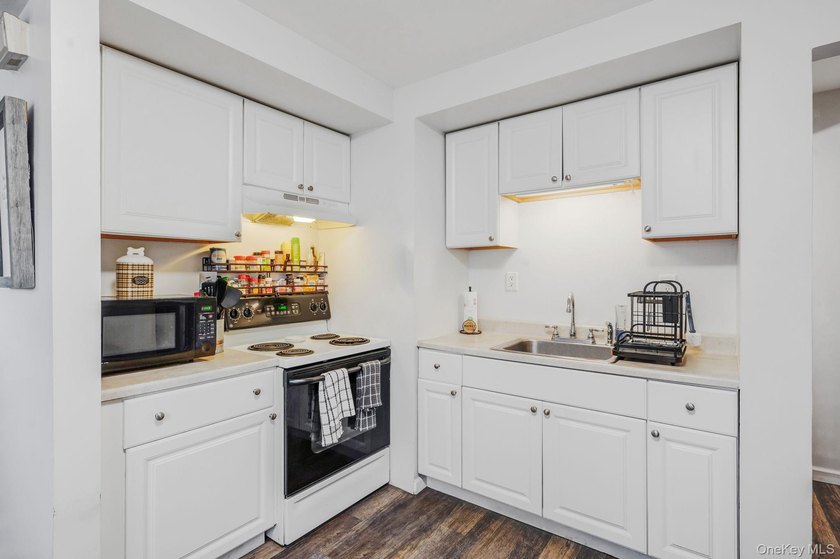 This is the kind of home that gives you options from the moment - photo 29