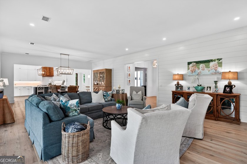 HOMES IN THIS EXCLUSIVE GATED NEIGHBORHOOD RARELY COME TO MARKET - photo 31