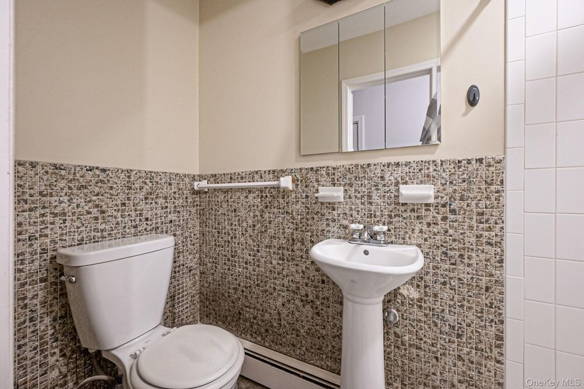 This is the kind of home that gives you options from the moment - photo 35
