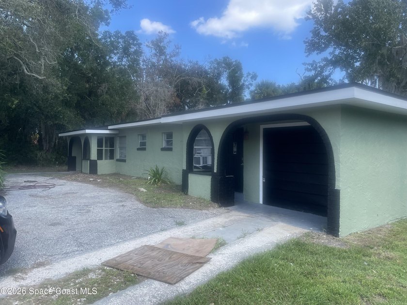 INVESTORS DREAM!!! 2 Spacious units in this beautifully updated - photo 3