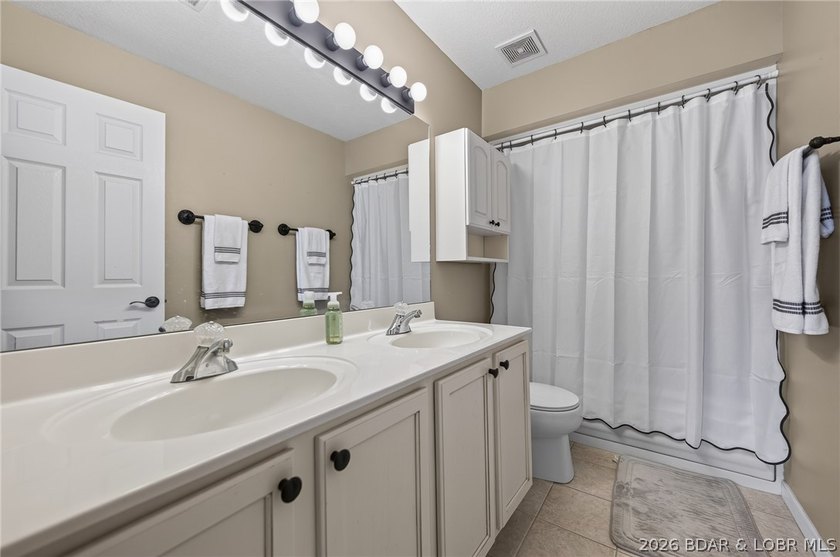 You're in luck just listed 3 bedroom 2 bath walk-in end unit is - photo 13