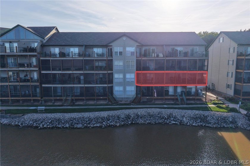 You're in luck just listed 3 bedroom 2 bath walk-in end unit is - photo 15