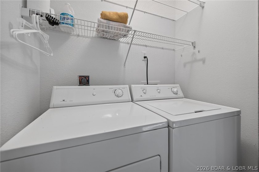 You're in luck just listed 3 bedroom 2 bath walk-in end unit is - photo 22