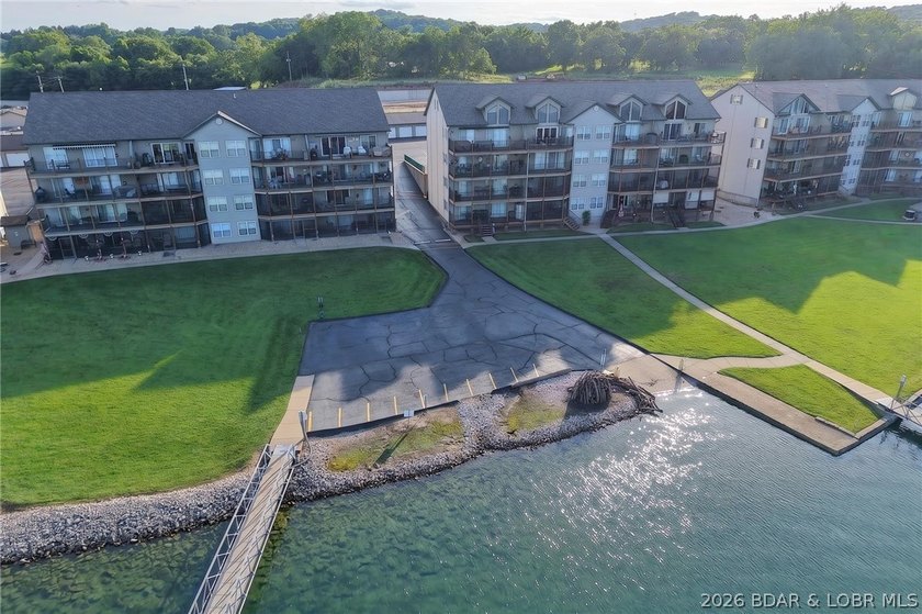 You're in luck just listed 3 bedroom 2 bath walk-in end unit is - photo 40