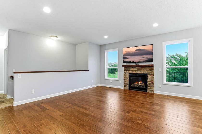 This beautifully maintained Prior Lake home features a spacious - photo 8