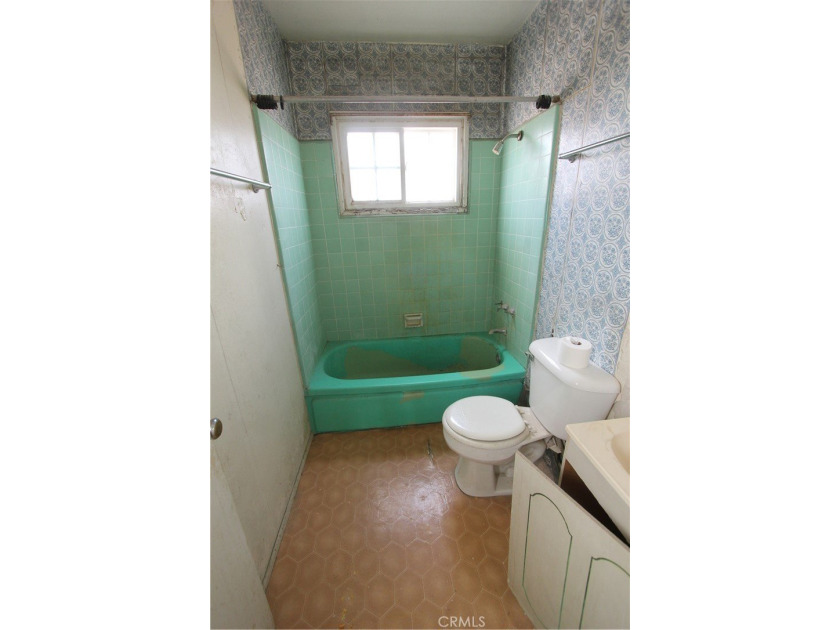 Probate Fixer Opportunity! This is a court-confirmation sale - photo 9