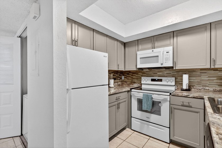 MOVE-IN ready condo just off US1 in a prime location near - photo 11