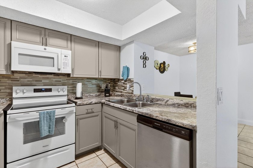MOVE-IN ready condo just off US1 in a prime location near - photo 13