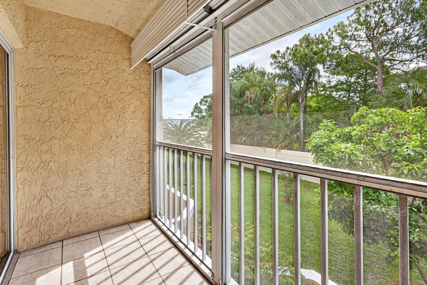 MOVE-IN ready condo just off US1 in a prime location near - photo 16