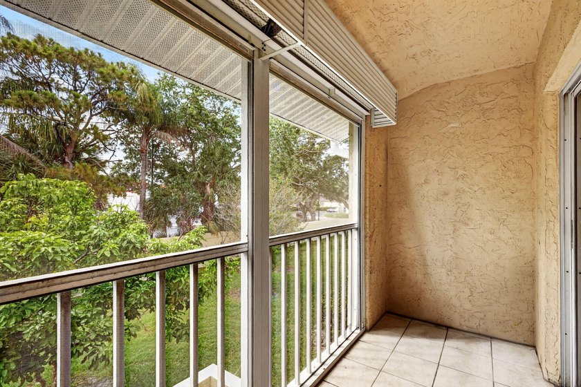 MOVE-IN ready condo just off US1 in a prime location near - photo 18