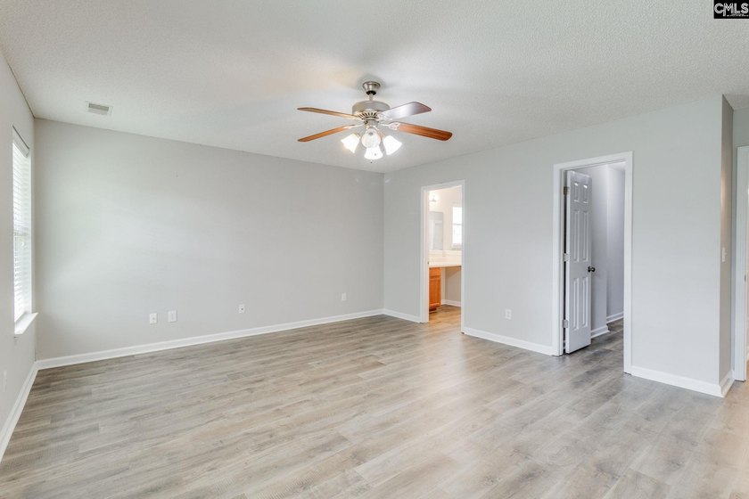 Welcome to this beautifully updated 5-bedroom, 3.5-bath home - photo 20