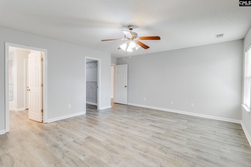 Welcome to this beautifully updated 5-bedroom, 3.5-bath home - photo 22