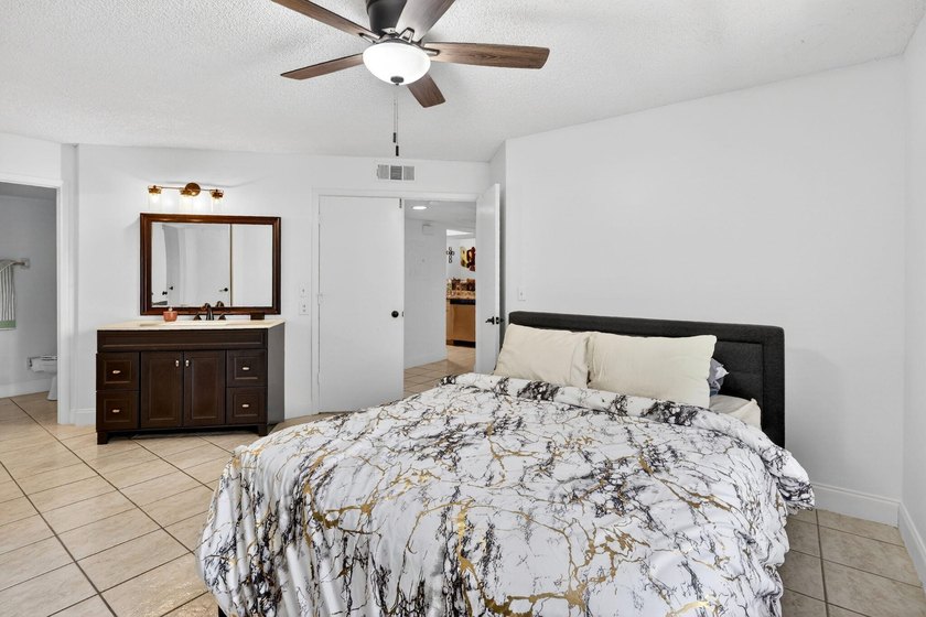 MOVE-IN ready condo just off US1 in a prime location near - photo 25