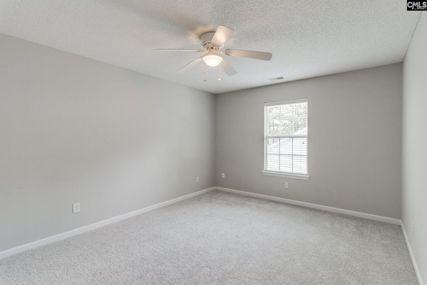 Welcome to this beautifully updated 5-bedroom, 3.5-bath home - photo 32