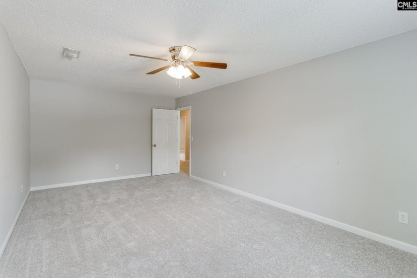 Welcome to this beautifully updated 5-bedroom, 3.5-bath home - photo 36