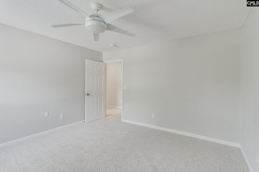 Welcome to this beautifully updated 5-bedroom, 3.5-bath home - photo 38