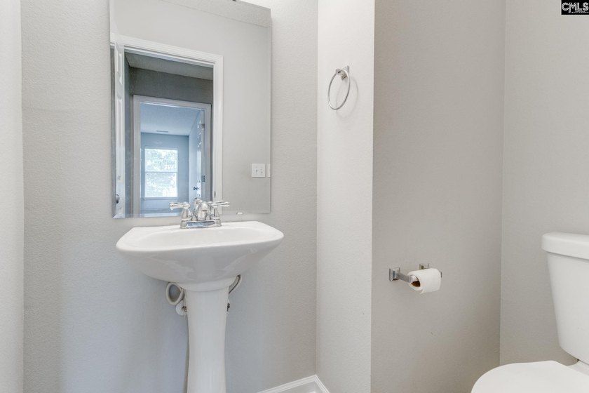 Welcome to this beautifully updated 5-bedroom, 3.5-bath home - photo 46