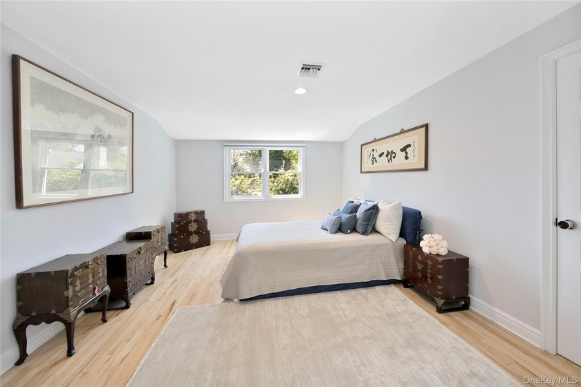 Located in the heart of Lake Success, this elegantly sun - photo 26