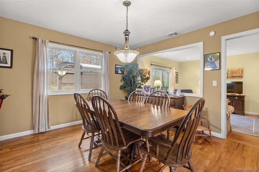Welcome to this beautiful expanded ranch located in the - photo 8