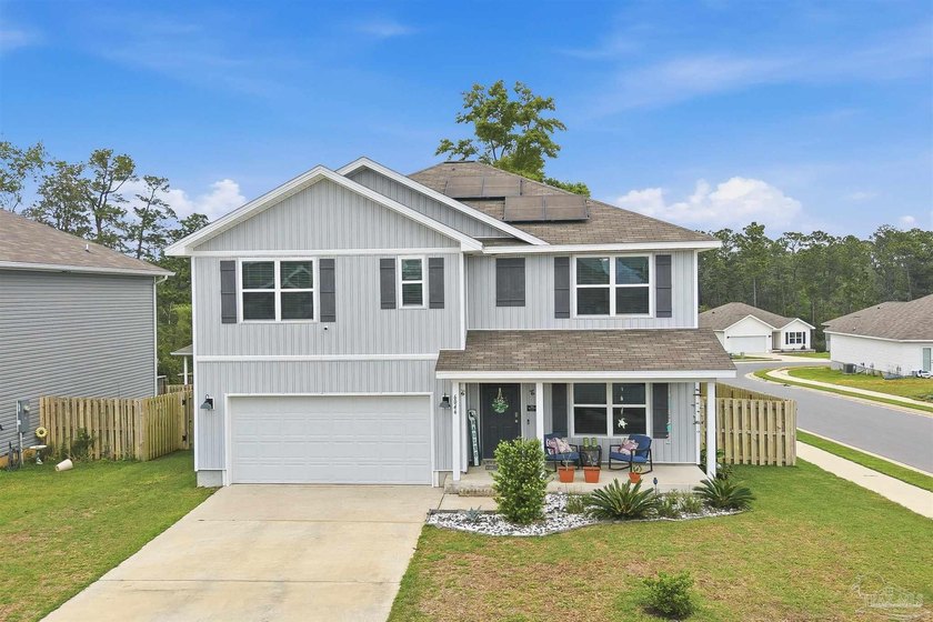 Welcome to Bridleswood! This stunning two-story Hayden floor - photo 9