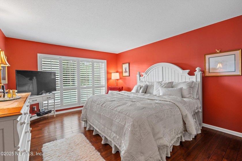 New roof, newer windows! Enjoy resort living in this lovely and - photo 22