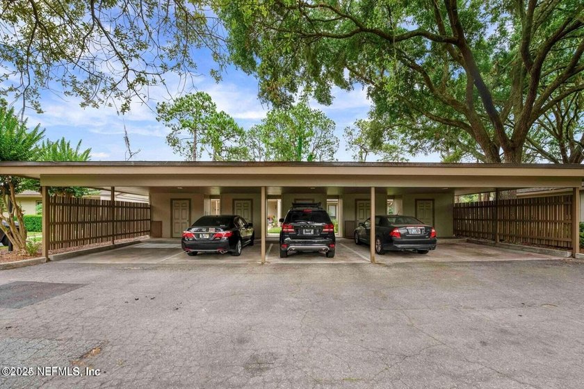New roof, newer windows! Enjoy resort living in this lovely and - photo 34
