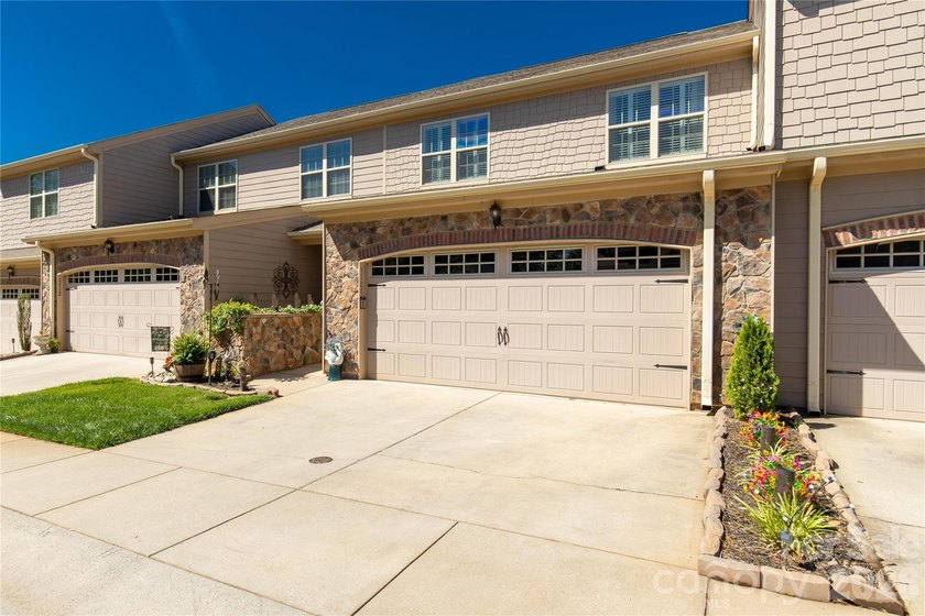 Welcome home to this beautifully maintained townhome in the - photo 3
