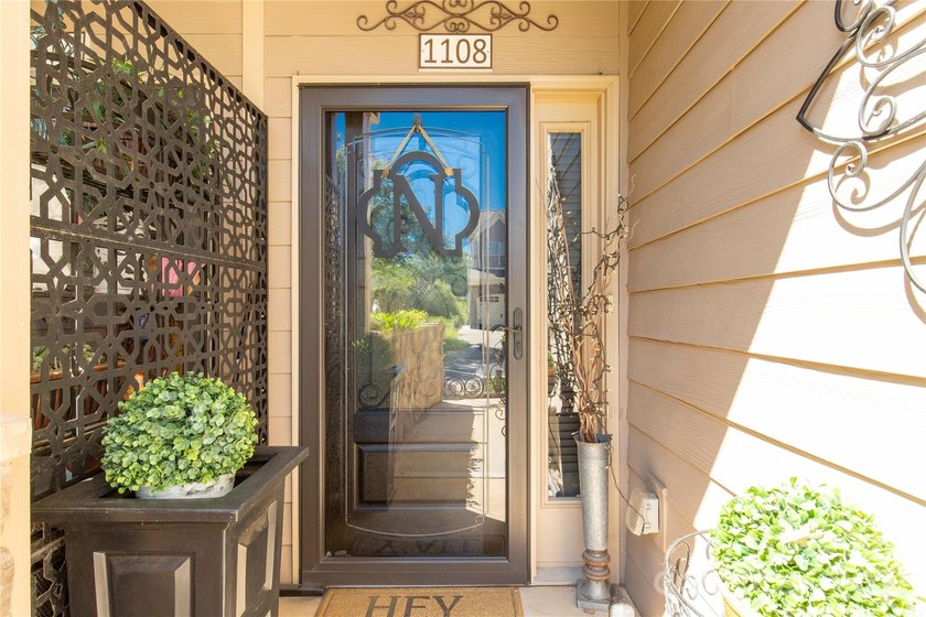 Welcome home to this beautifully maintained townhome in the - photo 6