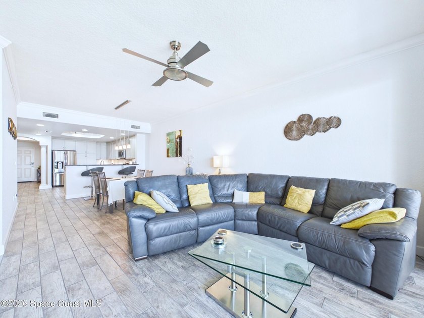 Welcome to Paradise! This fully renovated 3 bedroom/ 2 bath unit - photo 10