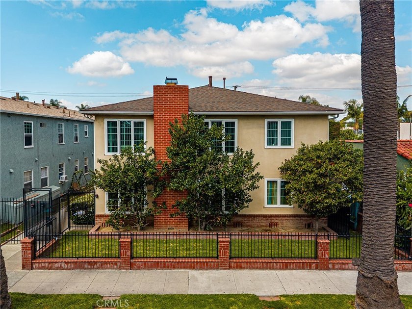 This balcony style building has been well maintained and boasts - photo 8